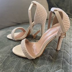 Shoes, good quality, and you not broken not everything everything is clean