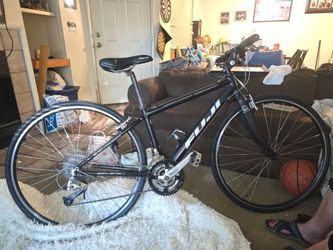 2011  Fuji Absolute 2.0 Hybrid Bicycle – $275 OBO