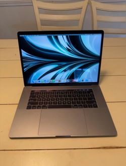 Like new 15in Apple MacBook Pro i7 16gb Ram 256gb SSD TOUCH BAR Dual gpu + NEW CHARGER / APPS