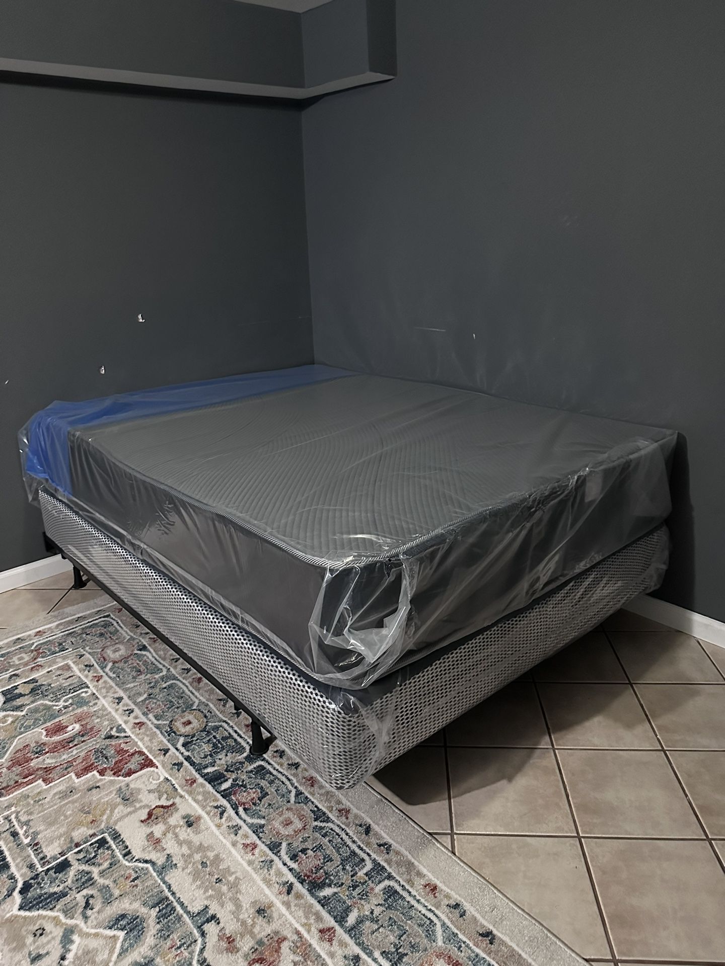 Queen Mattress Come With Rails Frame And Box Spring - Same Day Delivery 