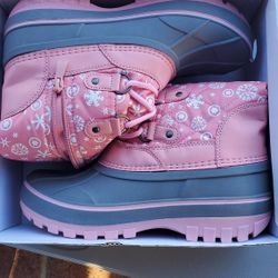 Snow Boots SZ5 Girls