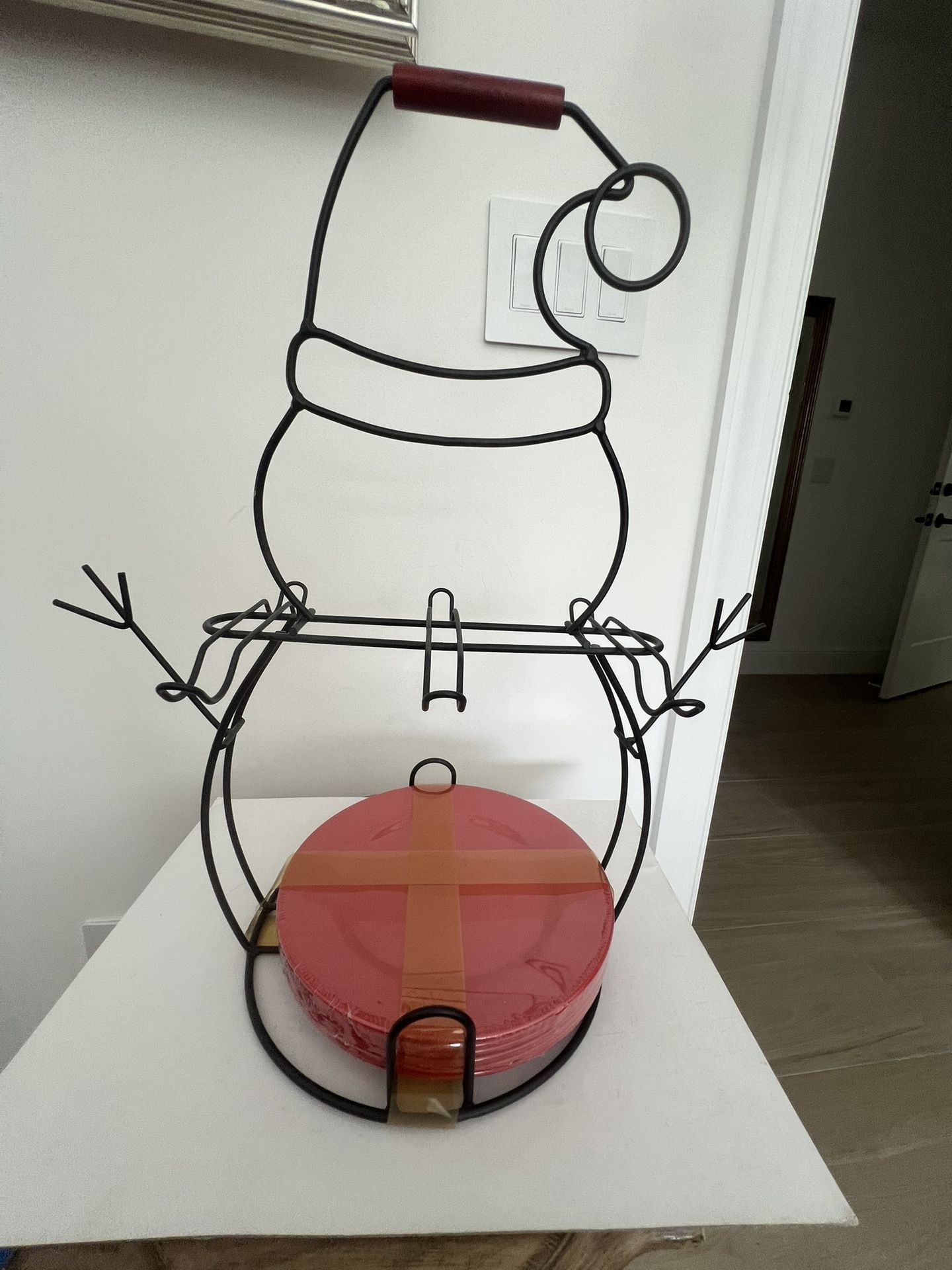 New & Very Unique Metal Snowman Serving Set w/ 6 Plastic Plates