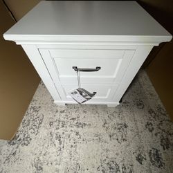 White Rose Nightstand w/ USB & Power Outlets – Minor Scratches, Great Condition
