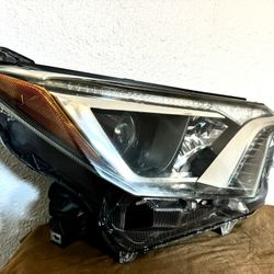 2016 - 2018 TOYOTA RAV4 RH PASSENGER HEADLIGHT OEM HALOGEN