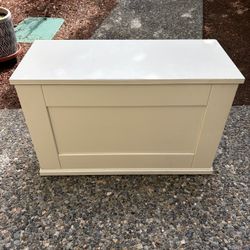 White Wood Storage Chest
