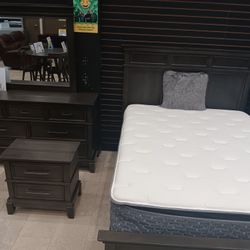 *Now $799!!!*---Sophisticated Lindex Queen/King Bedroom Sets---Delivery And Financing Available😎