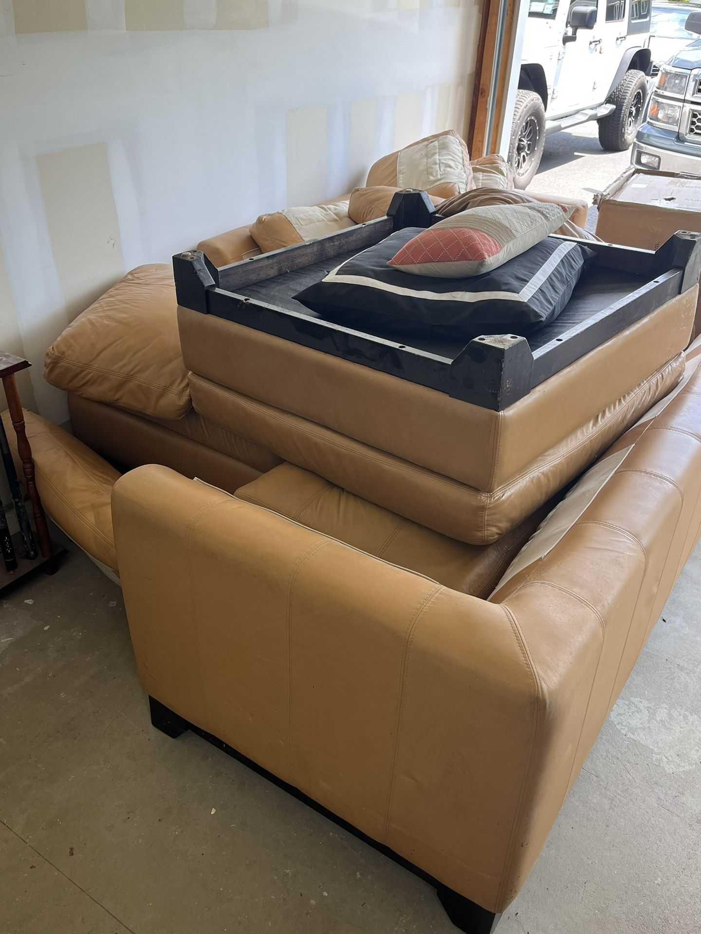 Leather Sectional Couch With Ottoman(read description)