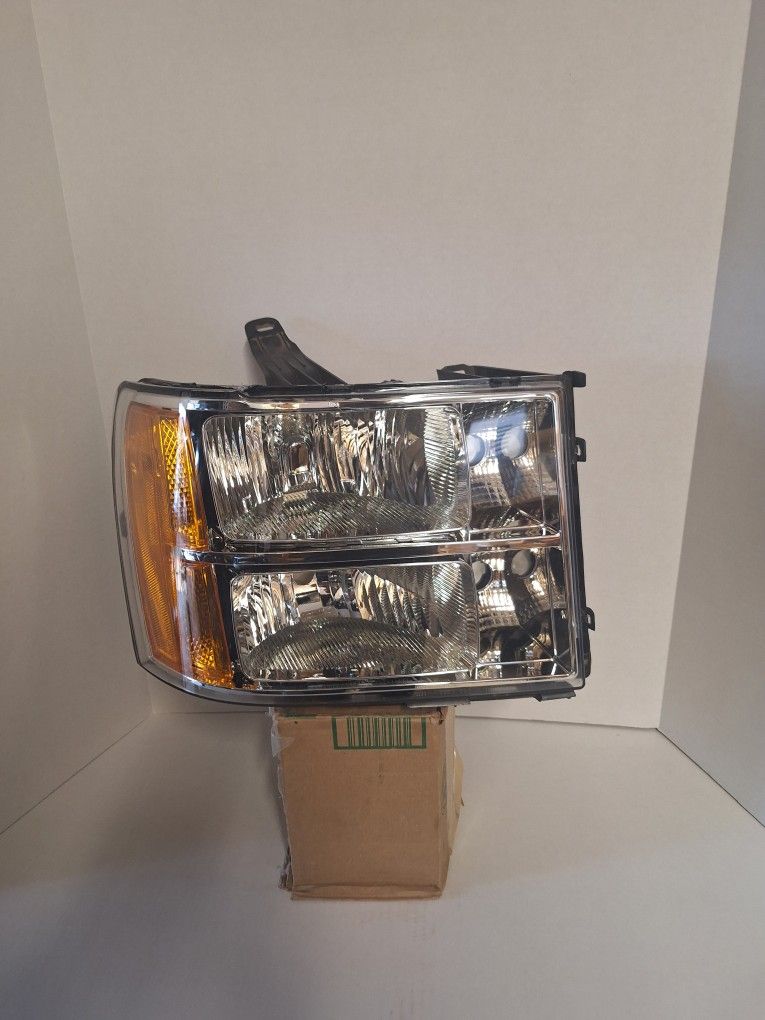 GMC SIERRA 2007/2013 RH Headlight