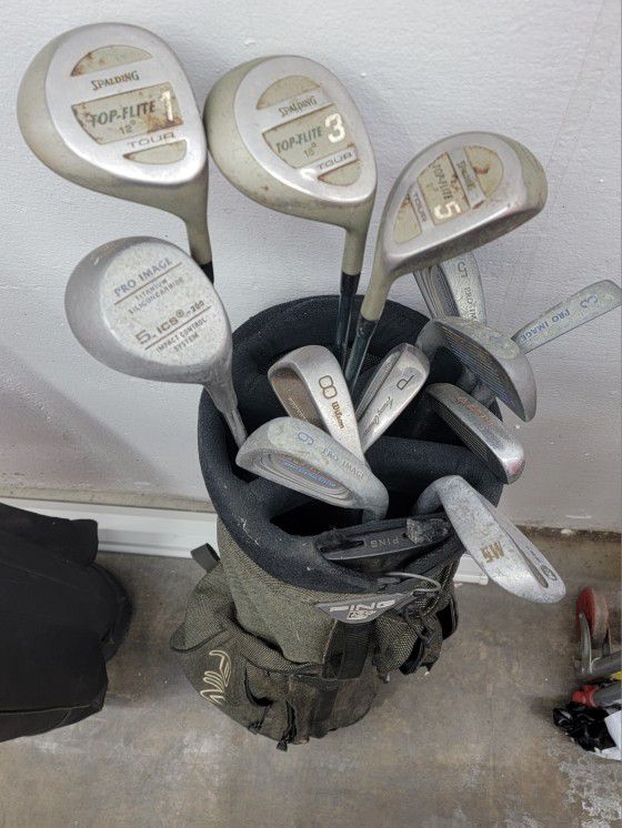 mixed golf clubs beginning or practice set up