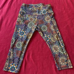 Colorful Floral Capri Leggings 