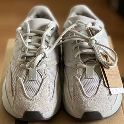 Adidas Yeezy Boost 700 Size 5.5