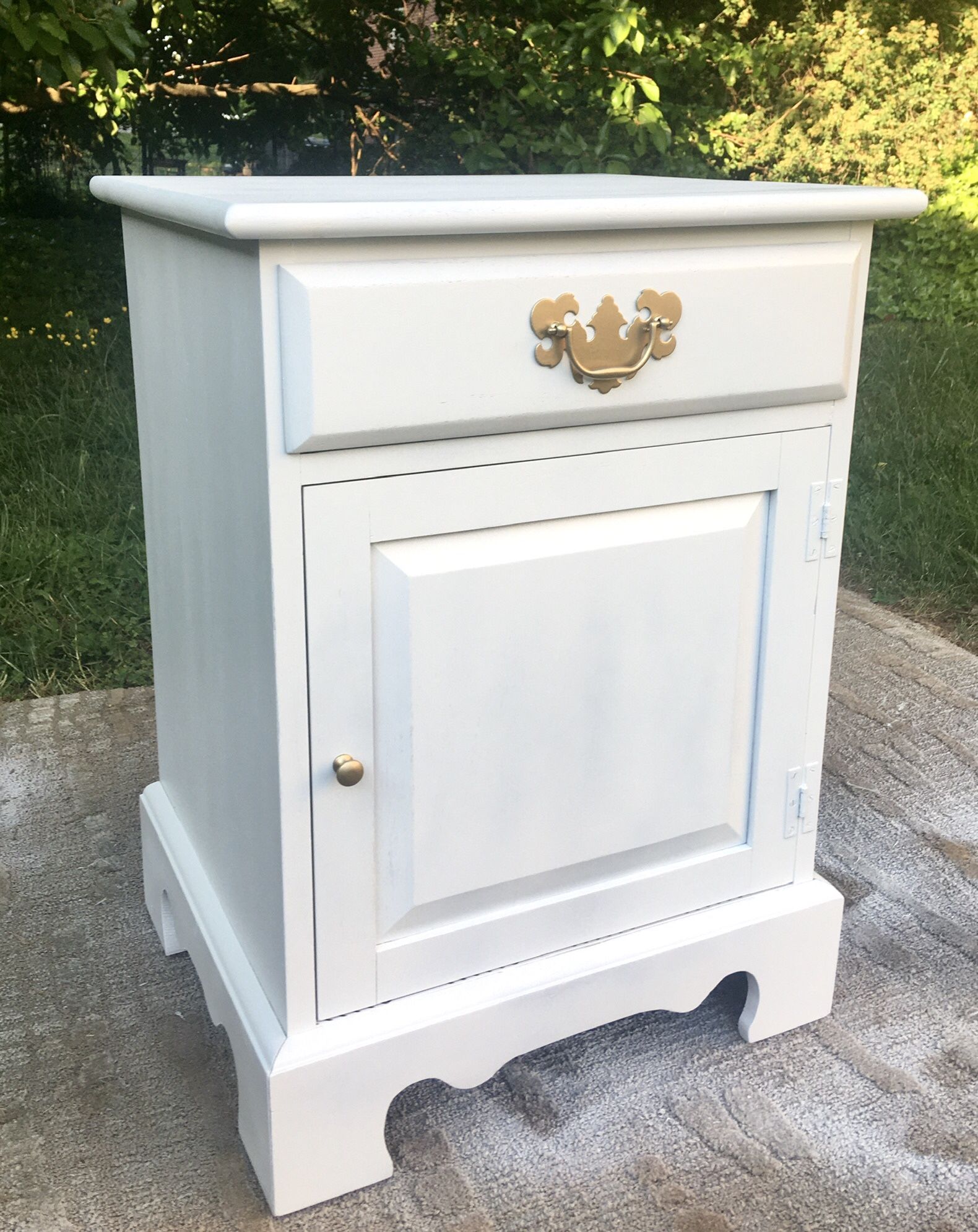 Gorgeous Modern White Chic Nightstand/Side Table With Enclosed Cabinet! ❤️