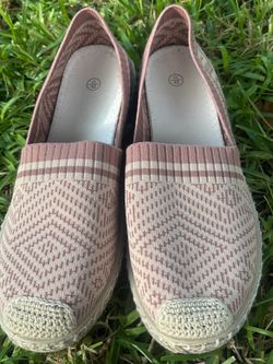 Patterned Knit Espadrille Flats Size 11  Comfortable knit espadrille flats in a mauve and cream geometric pattern. These shoes are a size EU 42, which