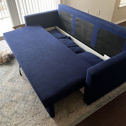 Sleeper Couch (full/queen)