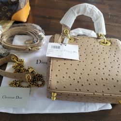Authentic Christian Dior Pebble Leather Purse Brand New $900. PICKUP IN OAKDALE 