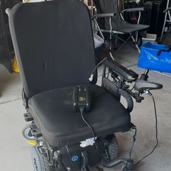 Quantum 610 Electric Wheelchair 