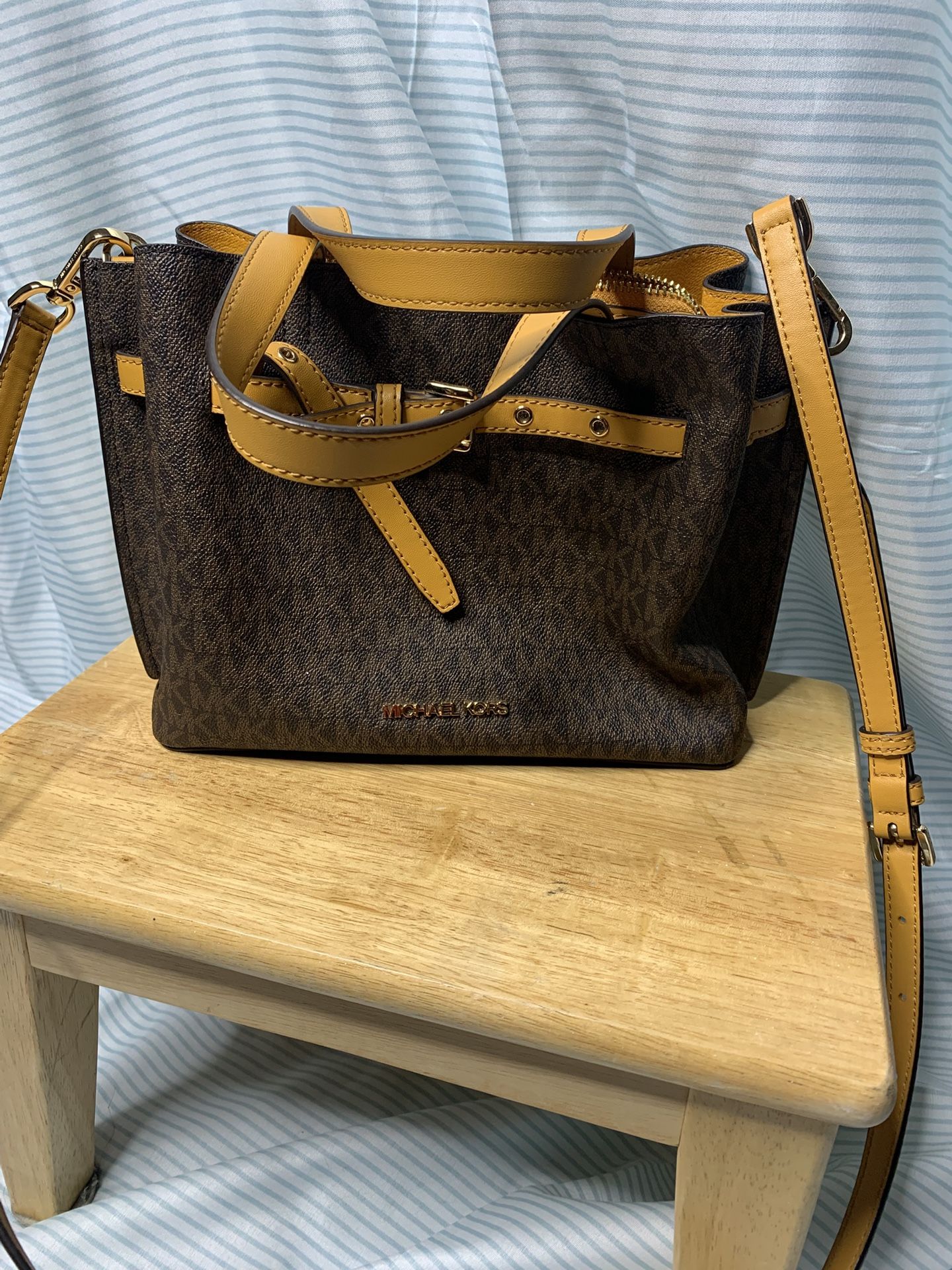 Michael Kors Emilia Small Signature And Wallet