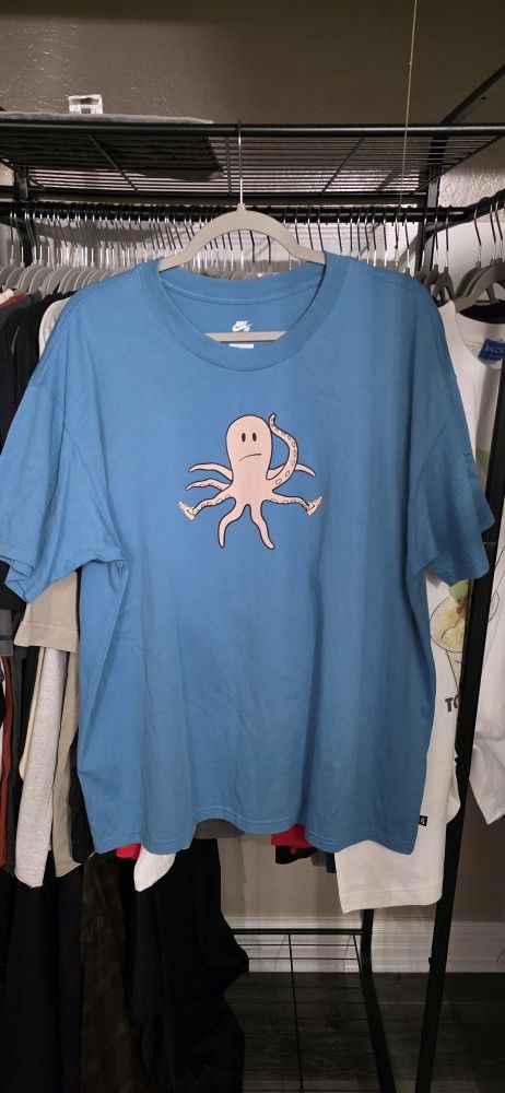 Men's Nike Shirts Size L/XL