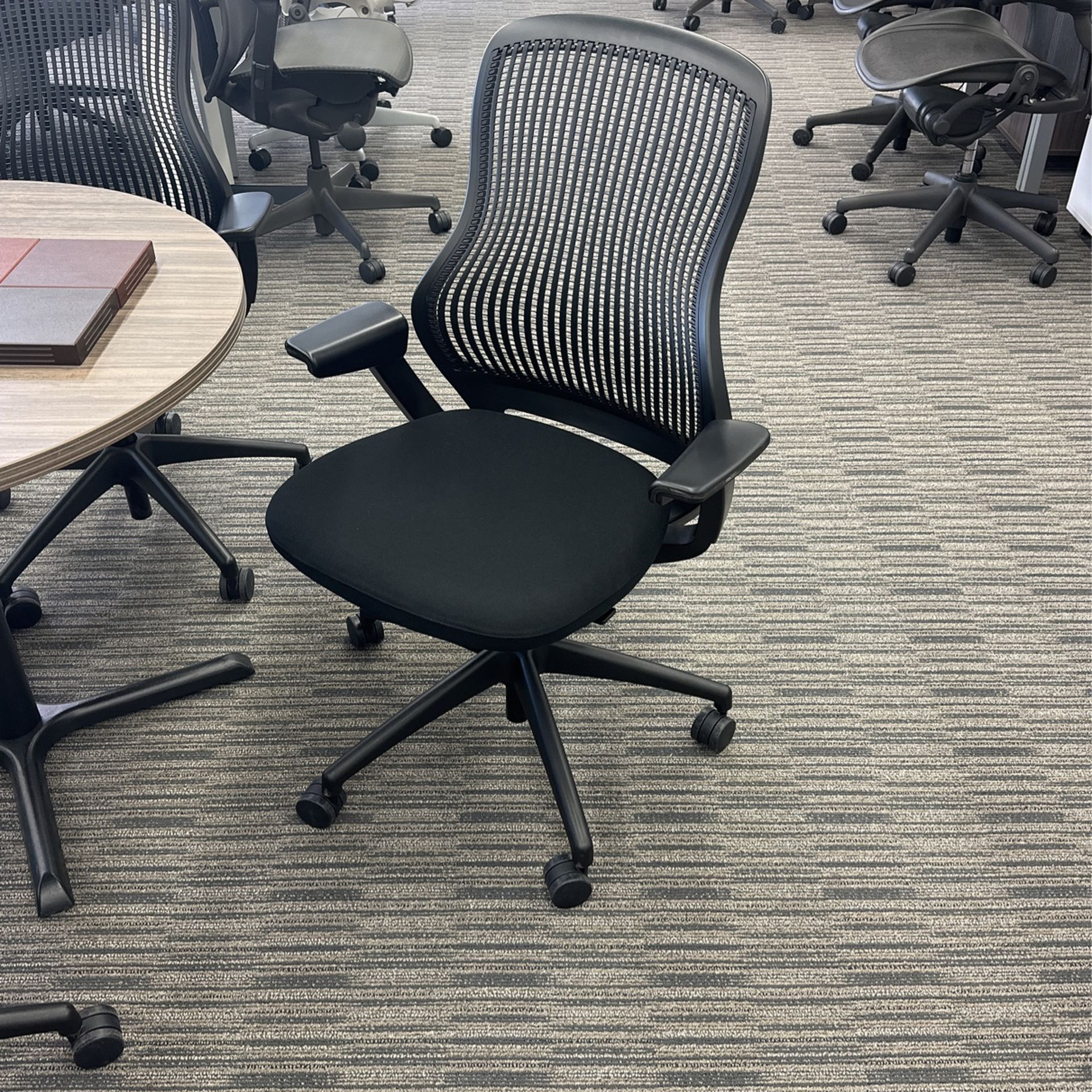 Pre Owned Knoll Regeneration Chair