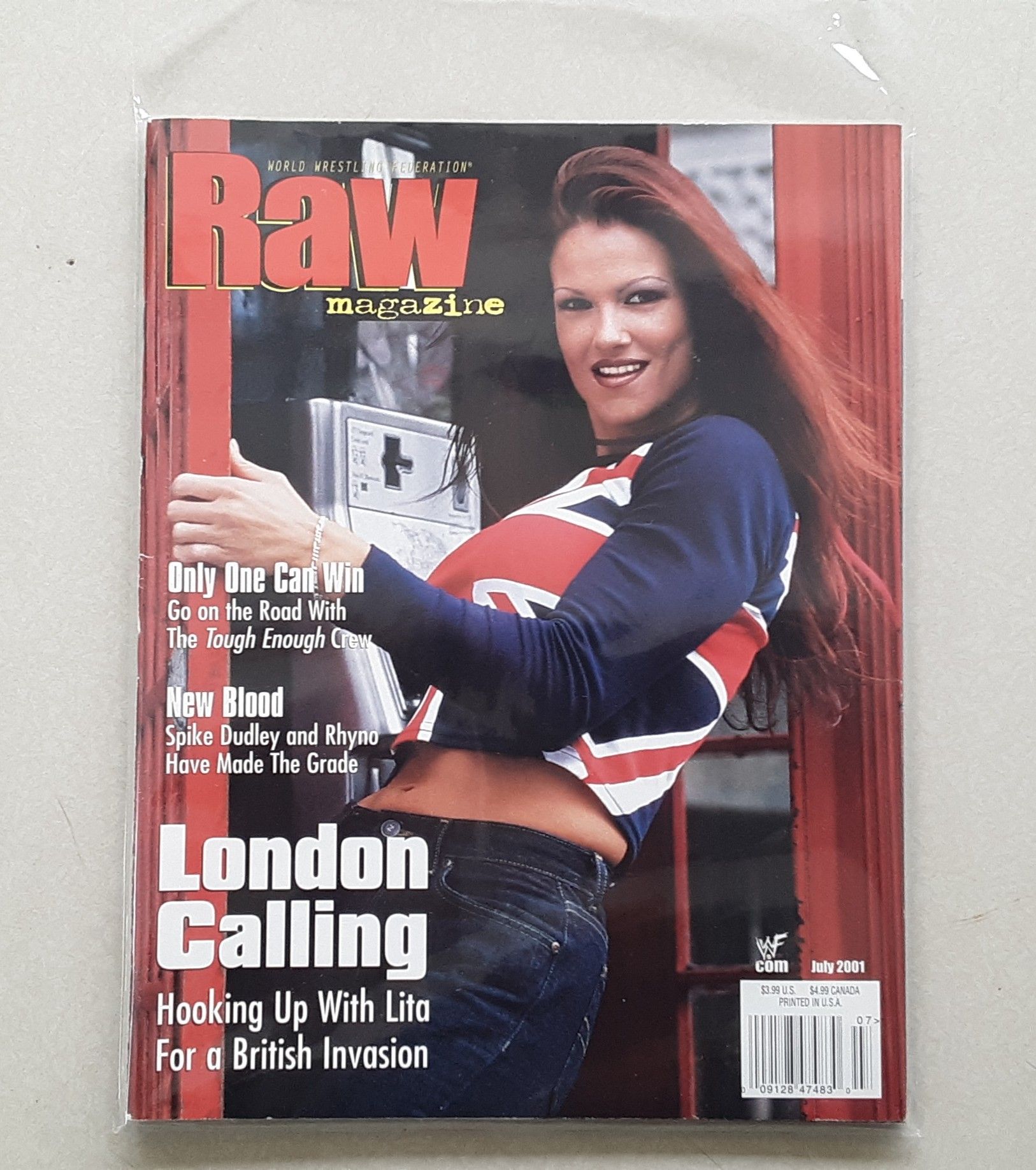 WWF WRESTLING MAGAZINE 2001 LITA