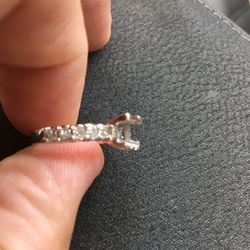 Beautiful Diamond Setting !
