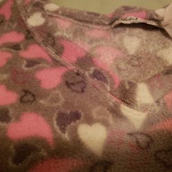 Long-sleeved vneck fleece top sz large pink hearts