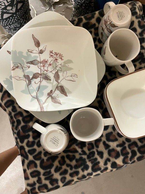 8 Piece Set Dishes