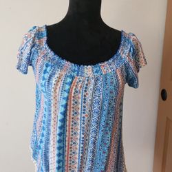 Bundle of No Boundaries women's short sleeve tops size medium