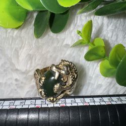 Vintage Estate 14K 17g Dragon Protecting Green Jade Ring 