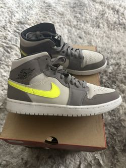 2019 Air Jordan 1 Mid Gunsmoke Volt