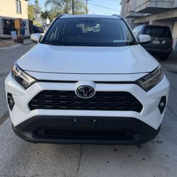 TOYOTA RAV4 XLE PREMIUM 2025