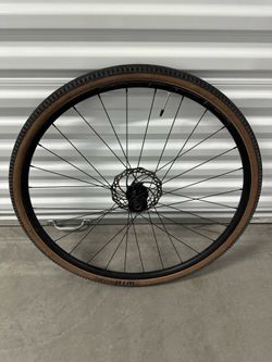 Maddux CX 2.0 Disc Front Gravel Wheel – 700c / 29" with WTB Raddler Tan Wall Tire