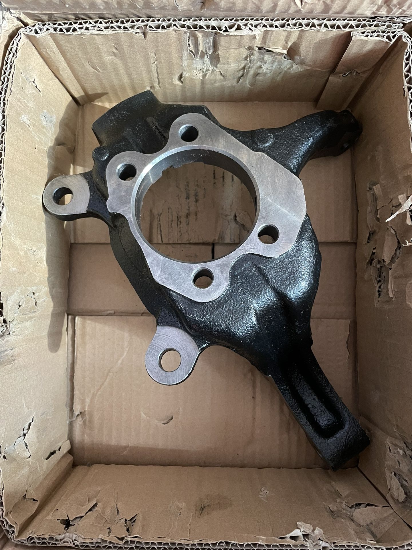 2 Pcs Front Steering Knuckle for Nissan Rogue