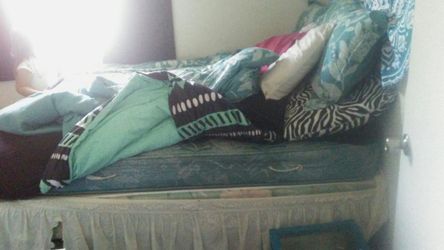 Queen size mattress and box spring