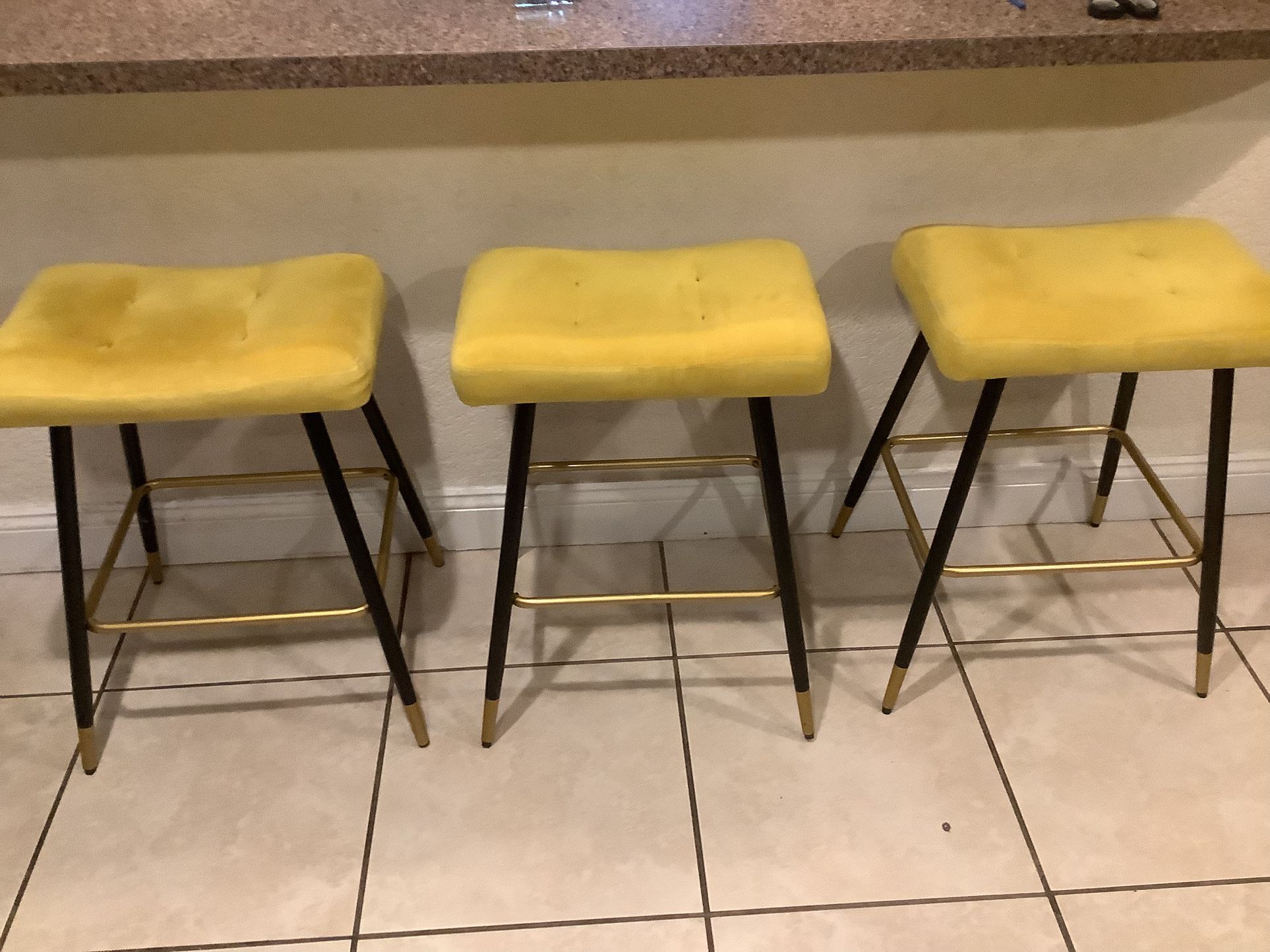 3 Counter Stools In Very Good Uses Conditions Moving Sake Many Items Listed At Very Low Prices