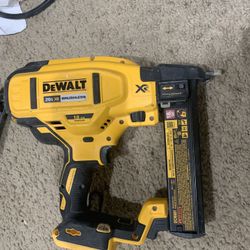 Dewalt 1/4 Inch Finish Stapler New