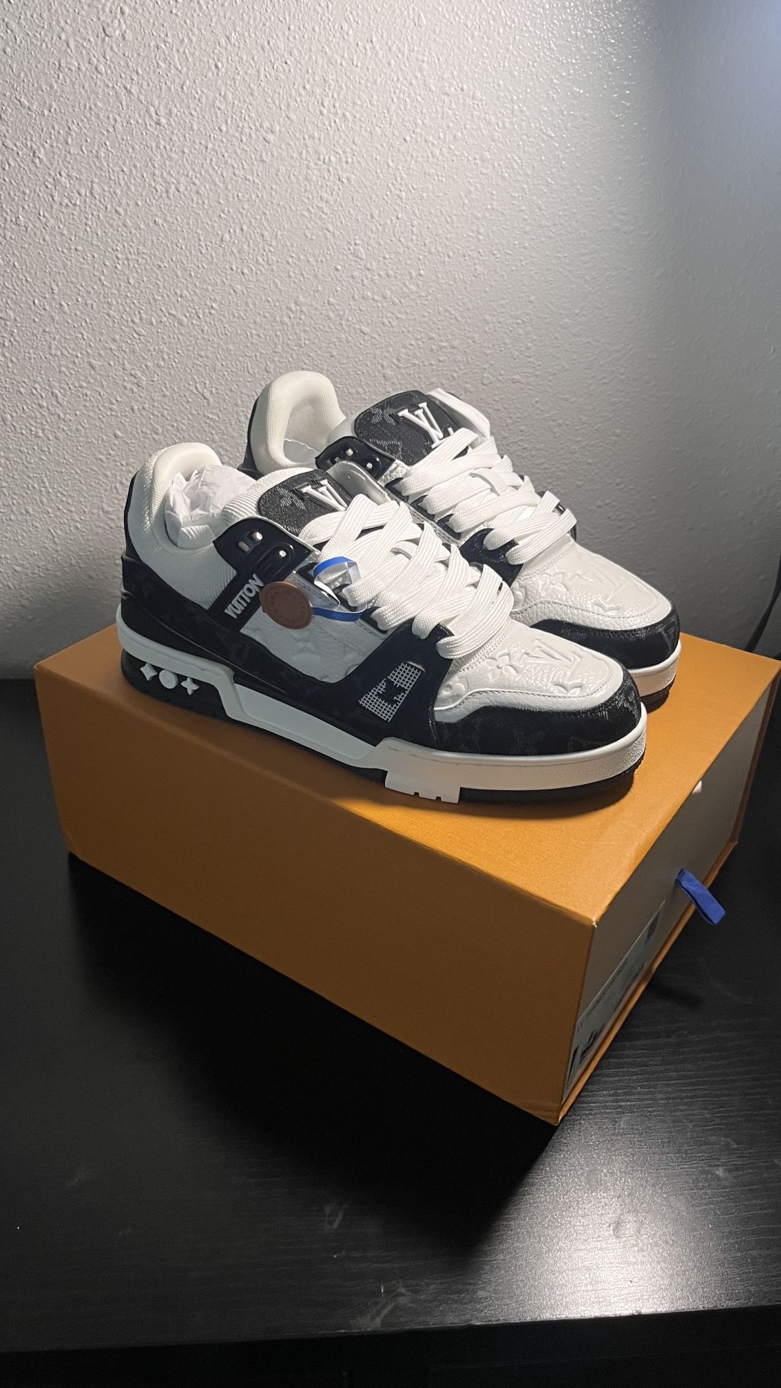 LOUIS VUITTON SNEAKER
