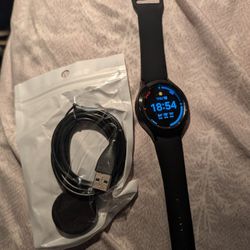 Samsung Galaxy Watch4 Classic 46mm R895 GPS + Cellulal with rotating bezel