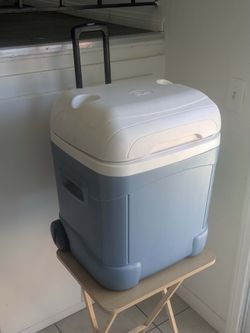 IGLOO COOLER CHEST with wheels! $40/OBO