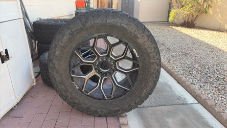 Built 20” Rims Toyo 35x12.5Rx20LT Tires Set of 4