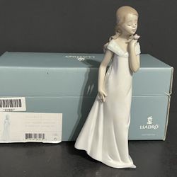 Retired Lladro Porcelain Figurine “A Special Moment “ #8213 With Box