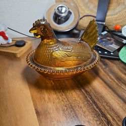 Amber Indiana Hen On Nest Dish