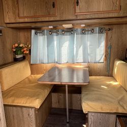 Travel Trailer / Super Clean 