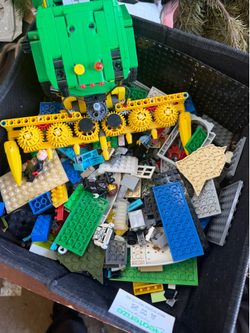 Random lot of mixed legos and mini figs