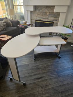 White desk (like new) $75