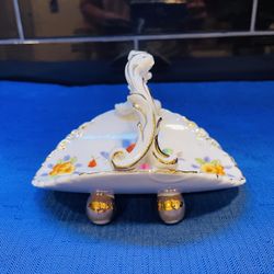 Vintage And Beautiful Porcelain. Footed Basket Or Dish 