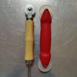 2 Screen Installation Tools