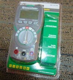 COMMERCIAL ELECTRIC 600V Auto-Ranging DMM