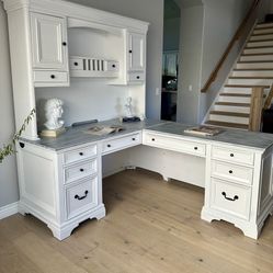Stunning white corner L office computer desk with hutch on top like new