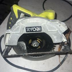 14 Amp 7-1/4 In. Circular Saw With Laser Used But Works Like New.